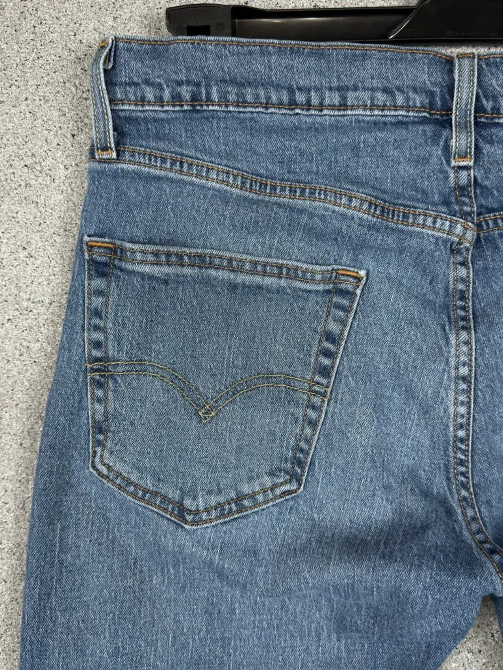 Levi's 502 Taper Men's Jeans 33x30 Blue Medium Wash Work Casual Tapered Denim